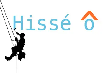 Logo de l'entreprise Hissé ô, peintre cordiste suspendu sur cordes qui peint les lettres du logo Hissé ô